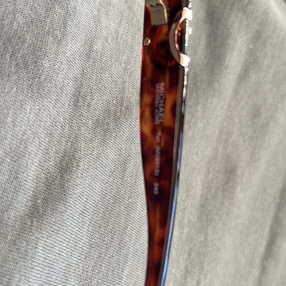 Michael Kors tortoise shell sunglasses. Like new condition. Wore for 1 summer - Picture 6 of 6